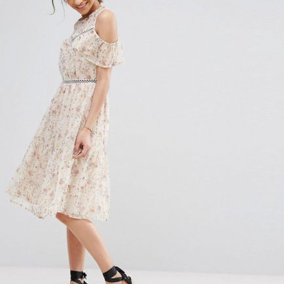 Boohoo Floral Off-Shoulder Dress With Ladder Inserts - Picture 4 of 4